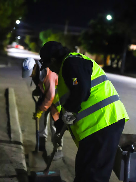 Imagen de BARRIDO NOCTURNO EN BARRIO SARMIENTO EN EL MARCO DEL PLAN DE MANTENIMIENTO VIAL
