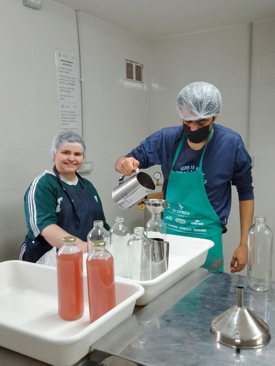 Imagen de EL GRUPO CREO AVANZA EN SU FORMACIÓN LABORAL A TRAVÉS DE LA ELABORACIÓN DE PRODUCTOS EN LA SALA MUNICIPAL