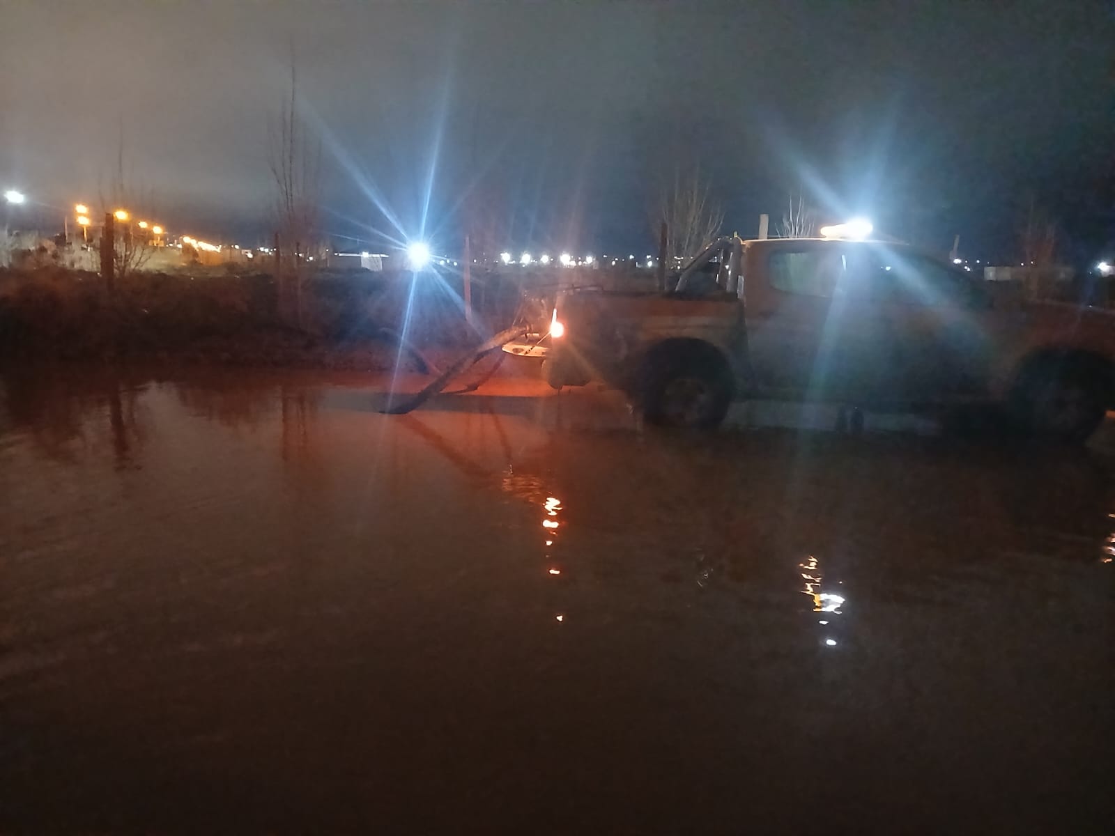Imagen de DEFENSA CIVIL REFUERZA LOS OPERATIVOS PREVENTIVOS ANTE LAS LLUVIAS Y MANTIENE EL MONITOREO EN DISTINTOS SECTORES DE LA CIUDAD