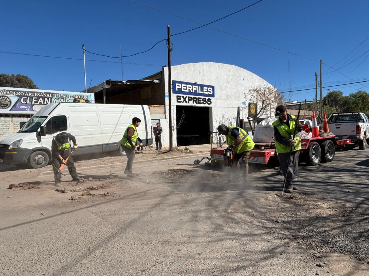 Imagen de BACHEO: EL MUNICIPIO REFUERZA LAS TAREAS EN CALLES CANADÁ DESPUÉS SEGUIRÁ POR MÉXICO
