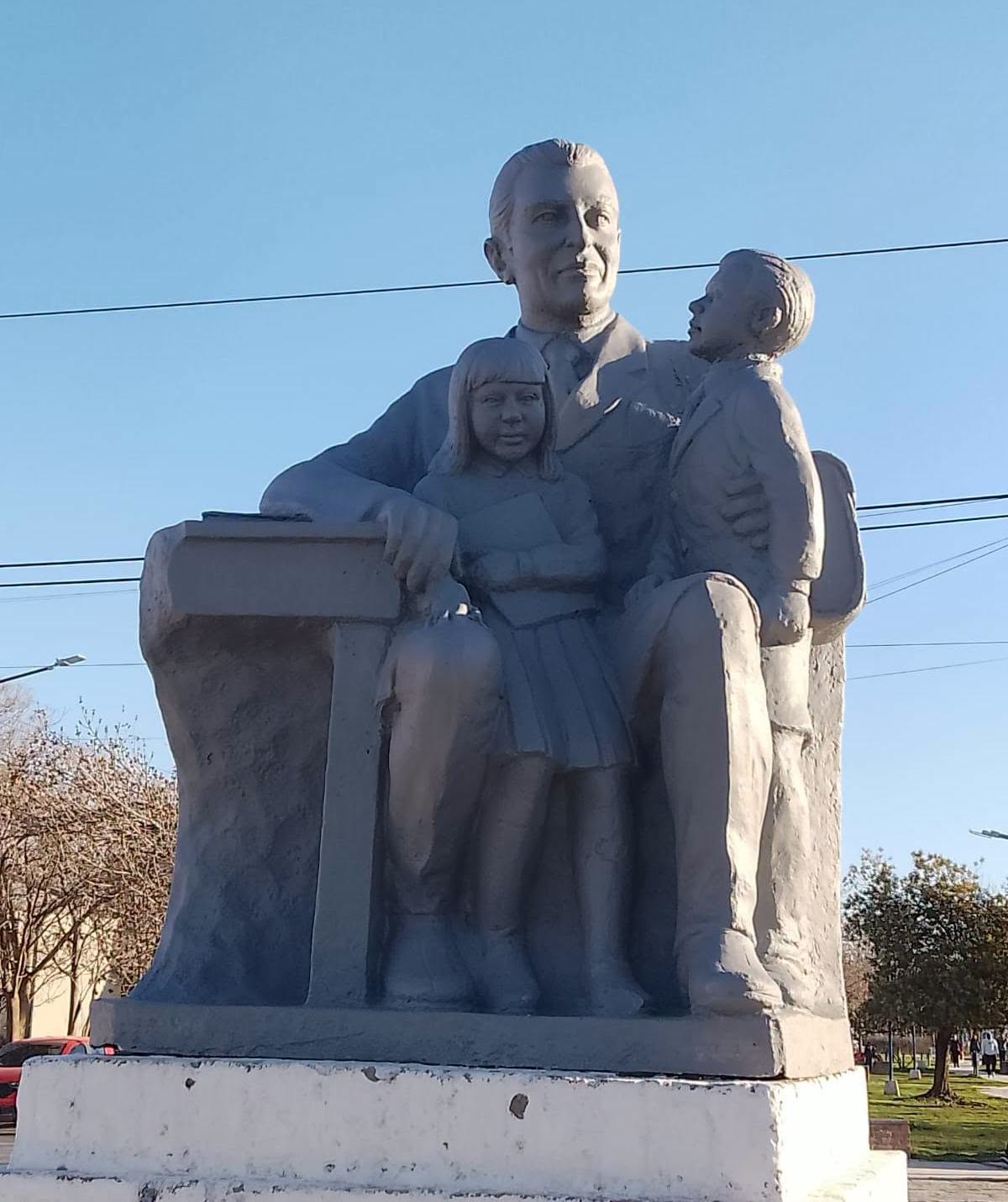 Imagen de LA OBRA “MAESTROS NEUQUINOS” FUE RESTAURADA Y PUESTA EN VALOR