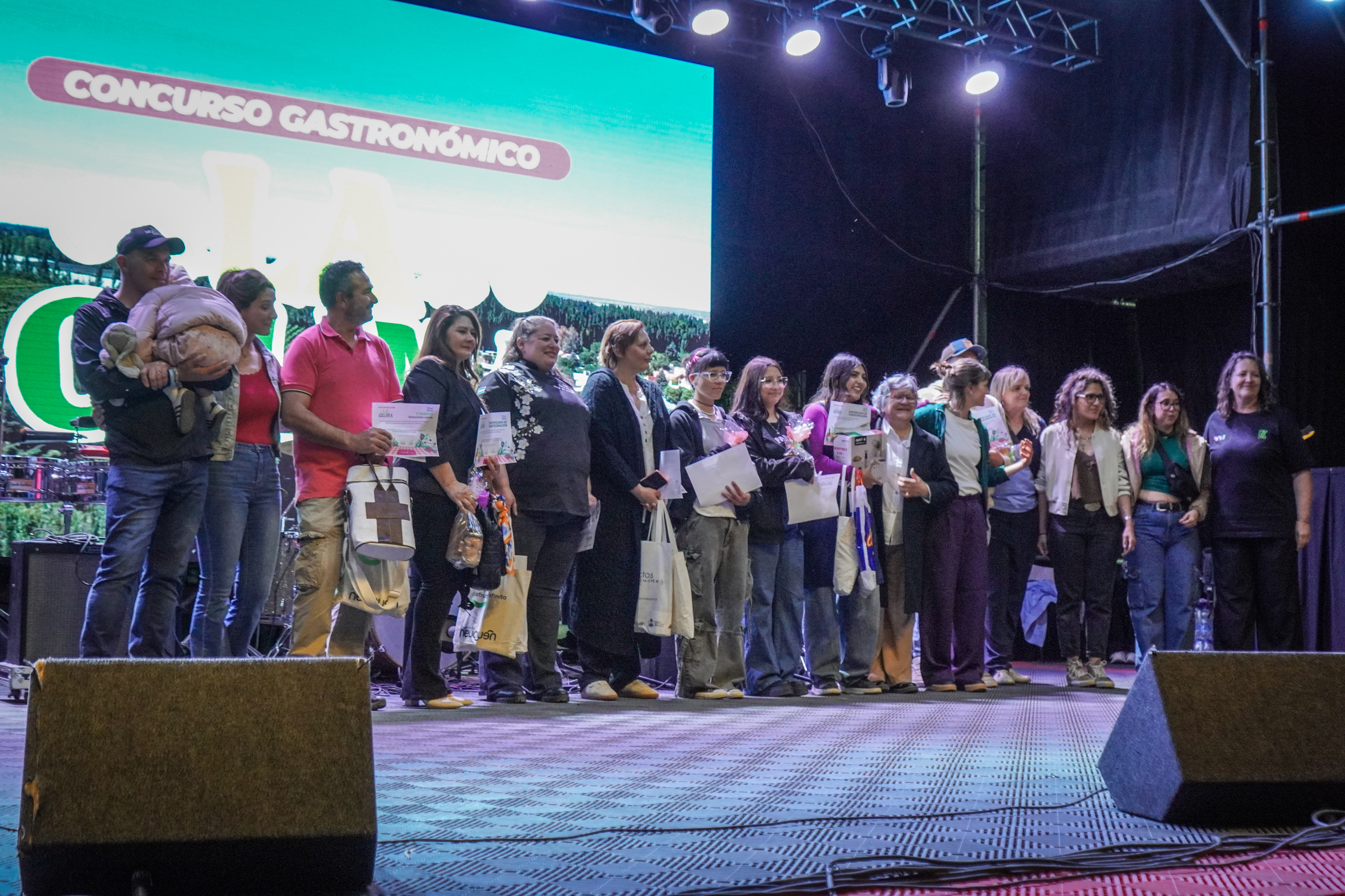 Imagen de CENTENARIO PREMIÓ A LOS GANADORES DEL CONCURSO GASTRONÓMICO “LA CELINA”